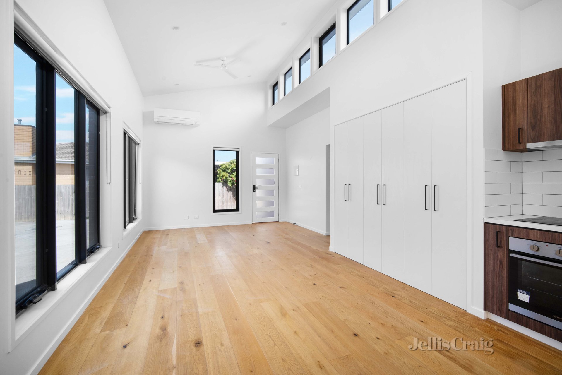 2/11 Walton Street, Wendouree image 4