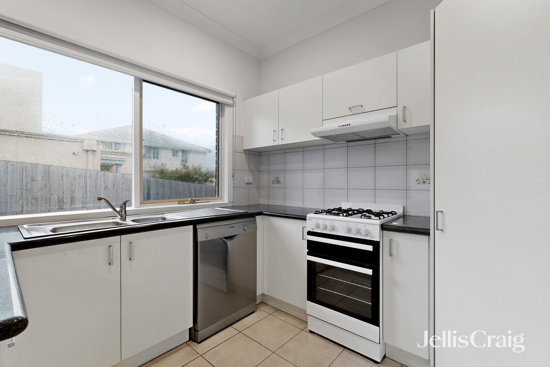 2/11 Weir Street, Balwyn image 3