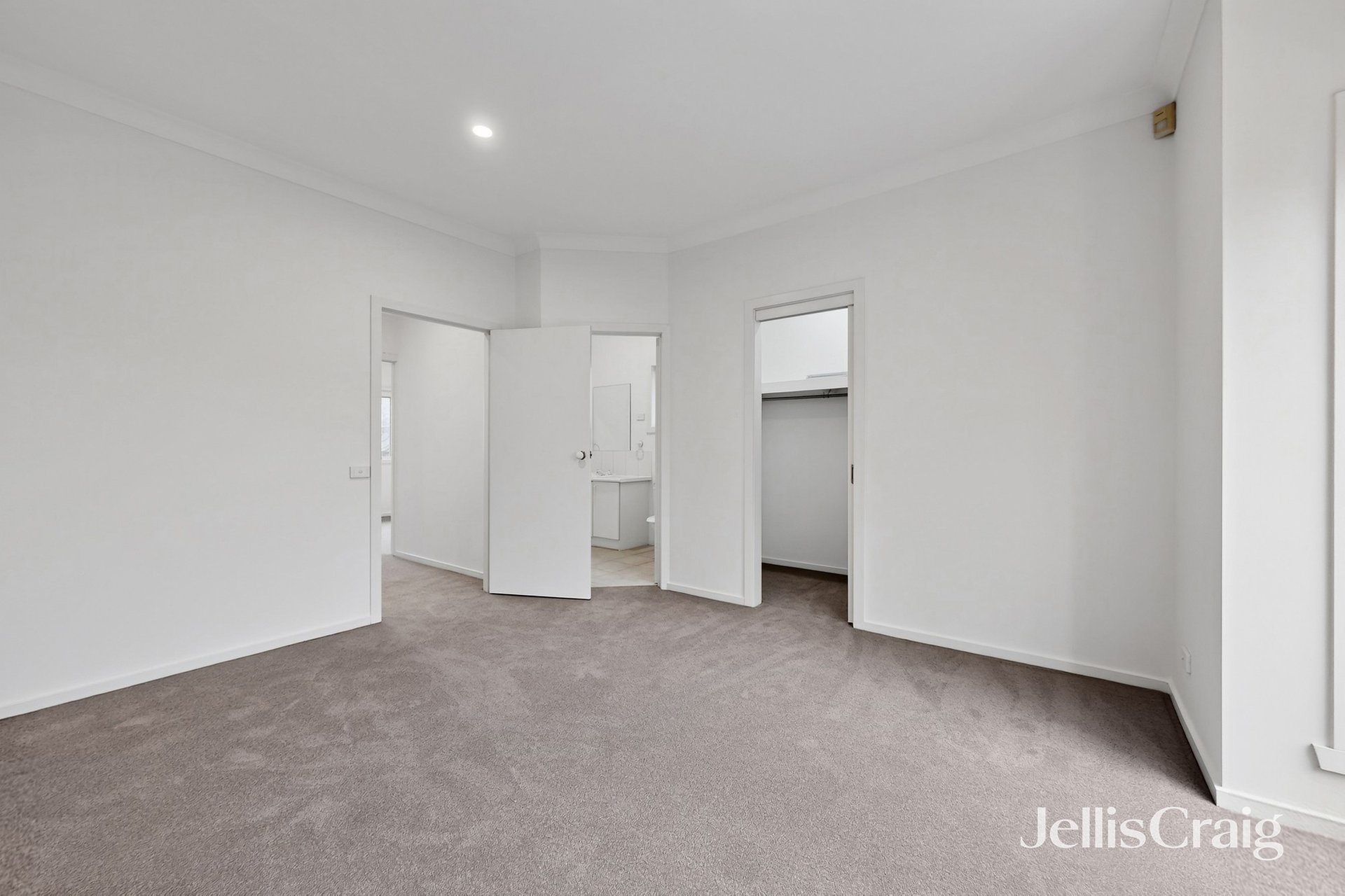 2/11 Weir Street, Balwyn image 4
