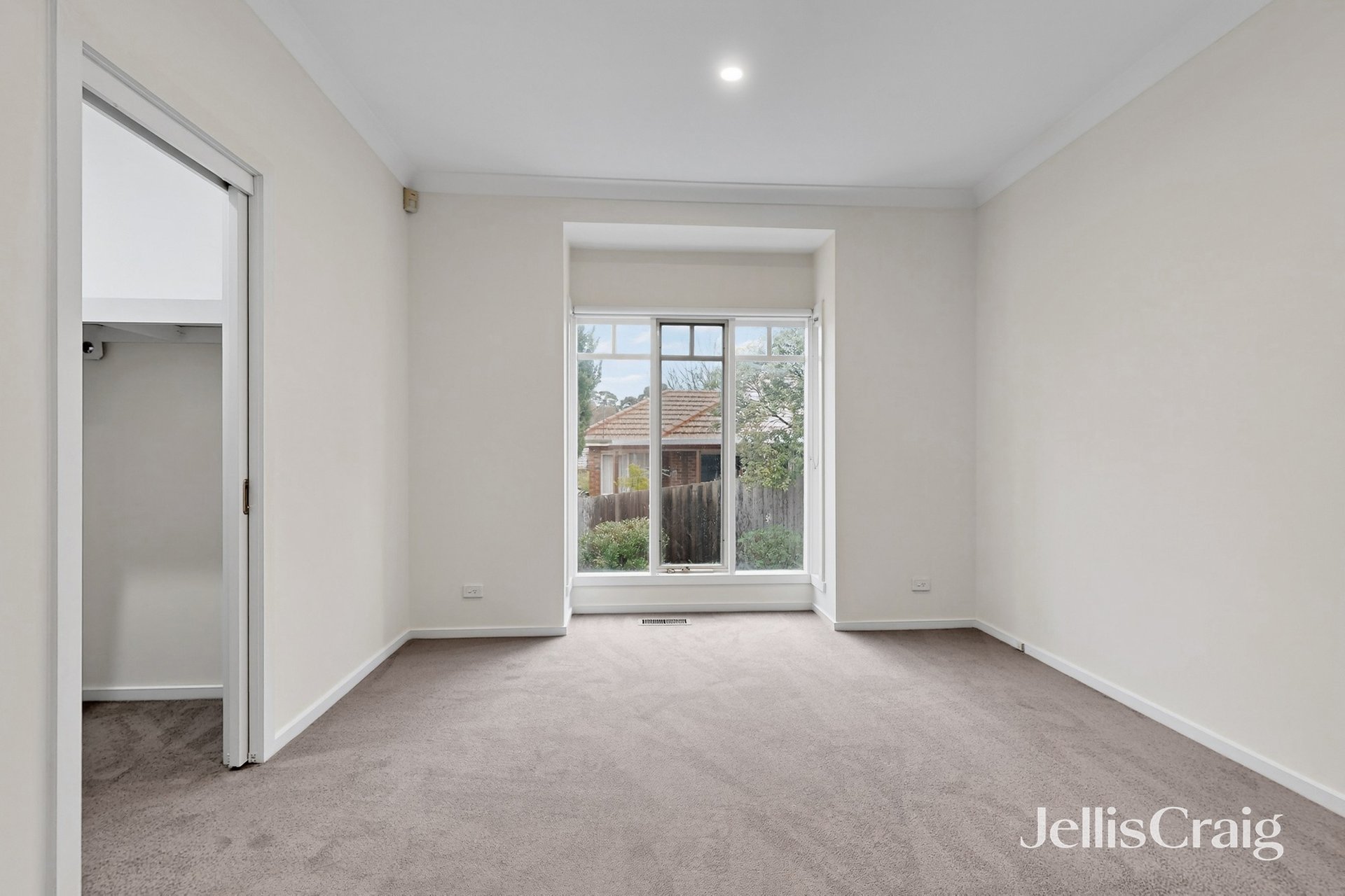 2/11 Weir Street, Balwyn image 5
