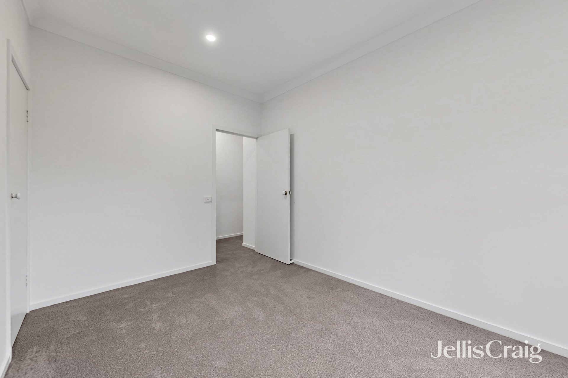 2/11 Weir Street, Balwyn image 6