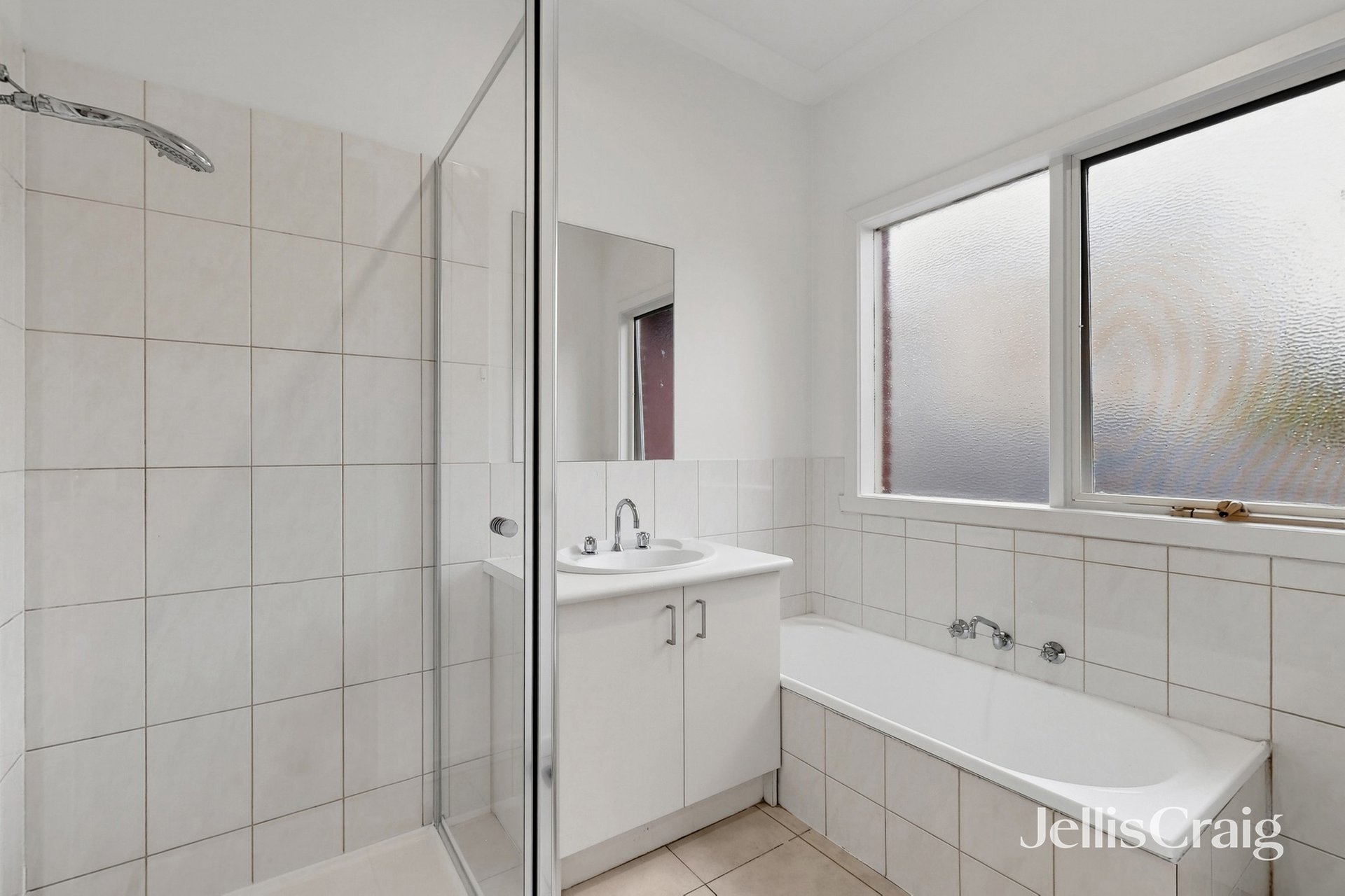 2/11 Weir Street, Balwyn image 7