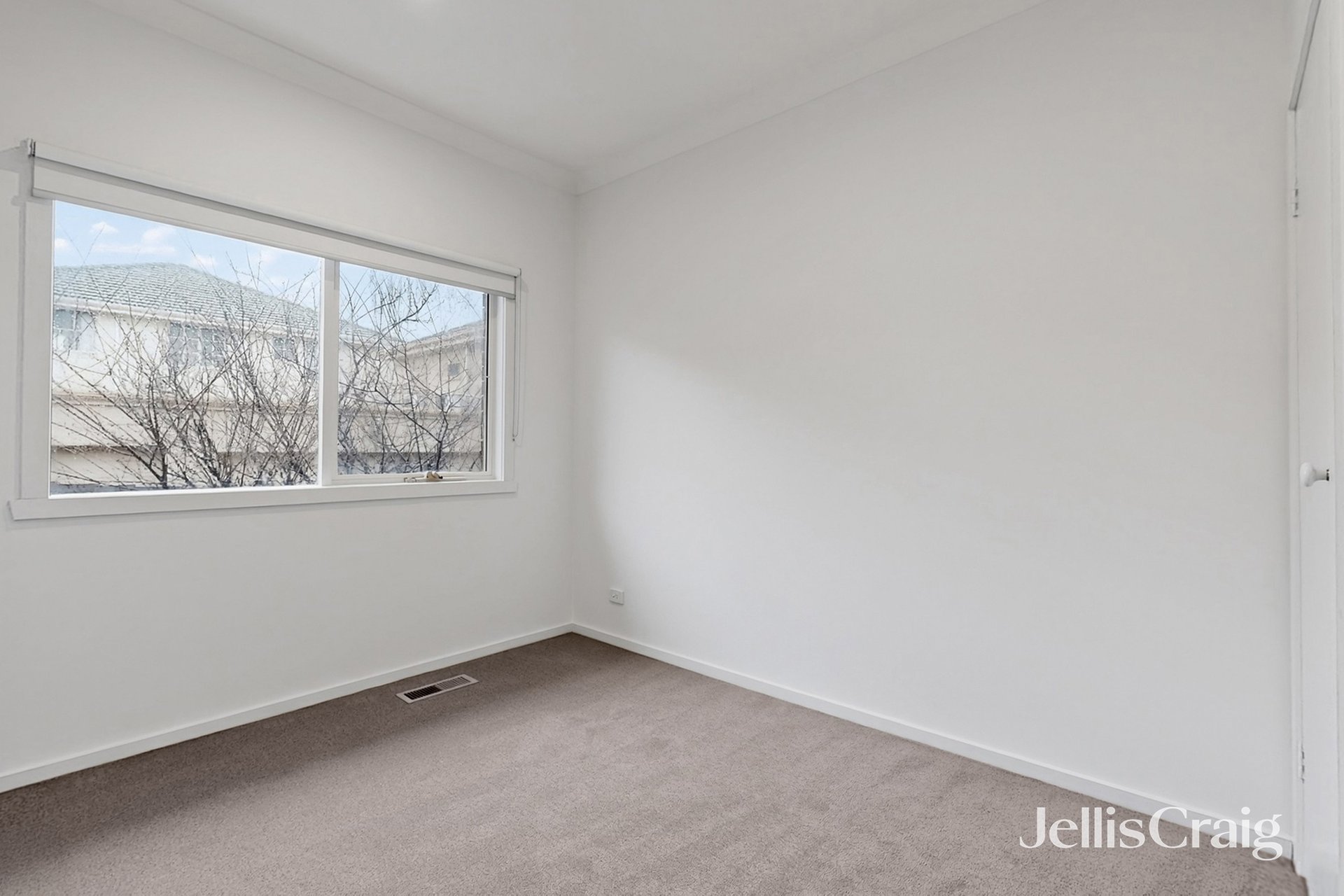 2/11 Weir Street, Balwyn image 9