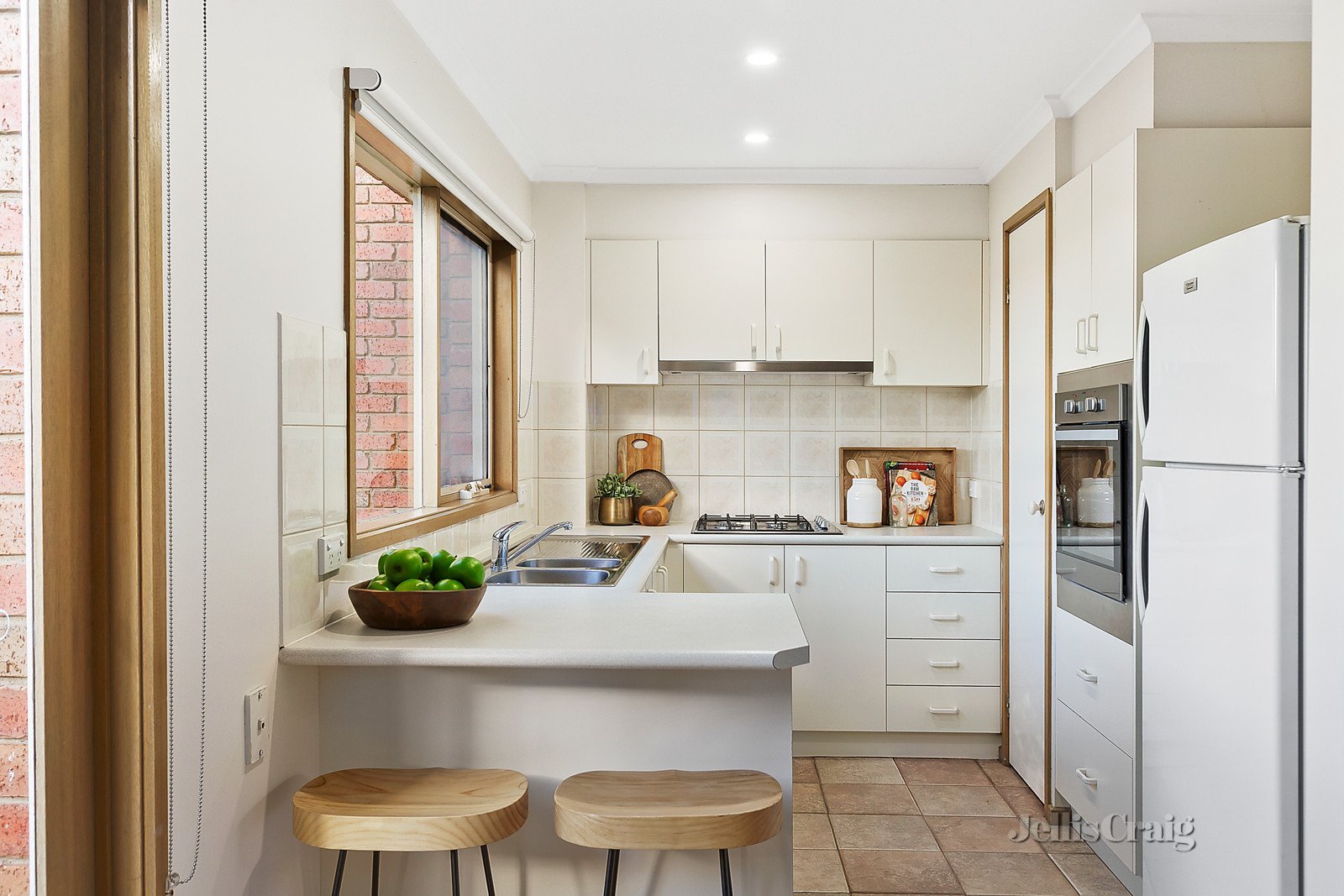 2/11 William Street, Greensborough image 3