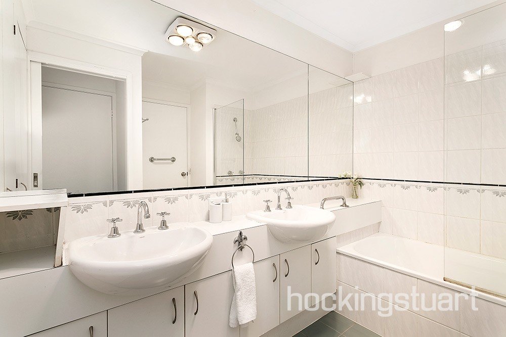 211 Wiltshire Drive, Kew image 7