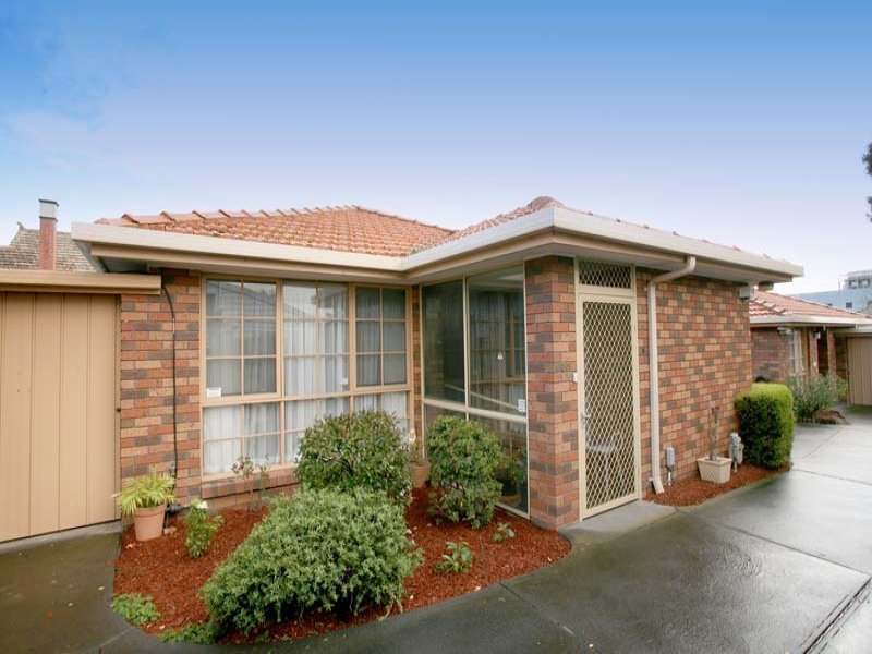 2/110 Carrington Road, Box Hill image 1