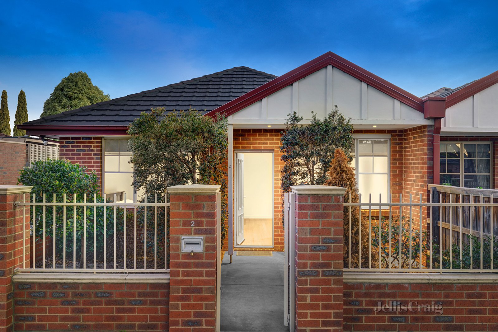 2/110 Neville Street, Carnegie image 1