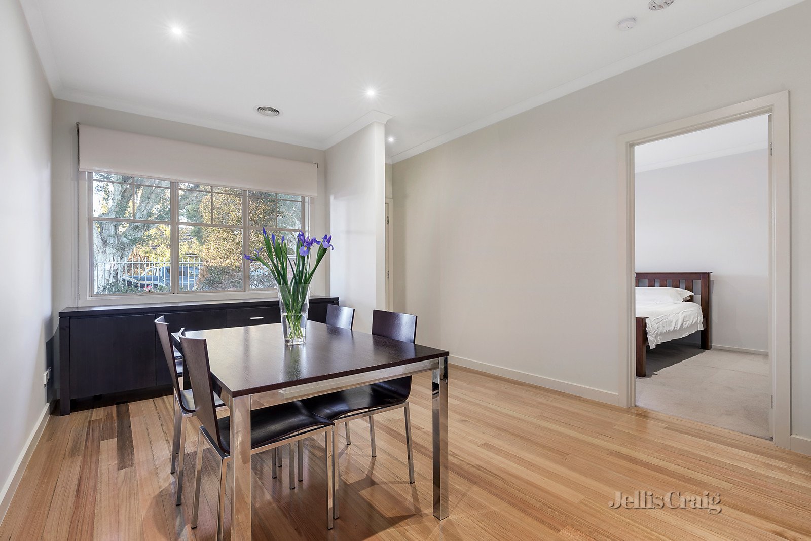 2/110 Neville Street, Carnegie image 2