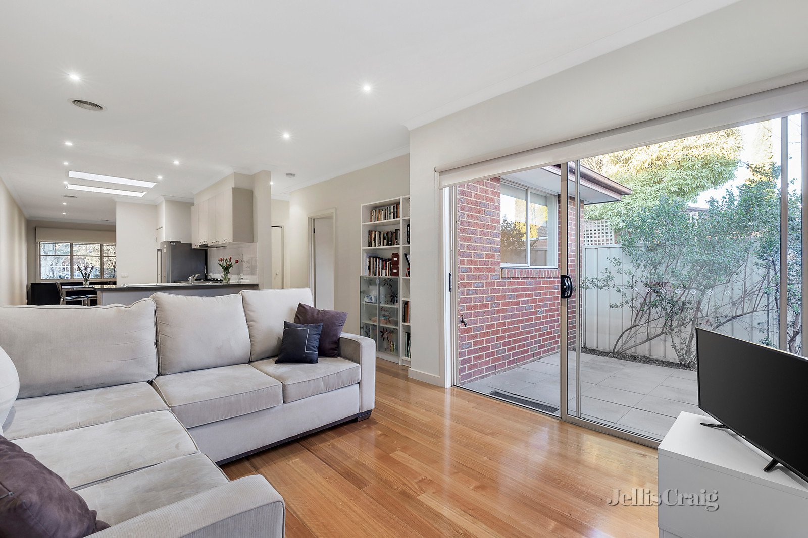 2/110 Neville Street, Carnegie image 3