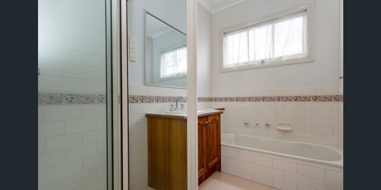 2/111 Balwyn Road, Balwyn image 2