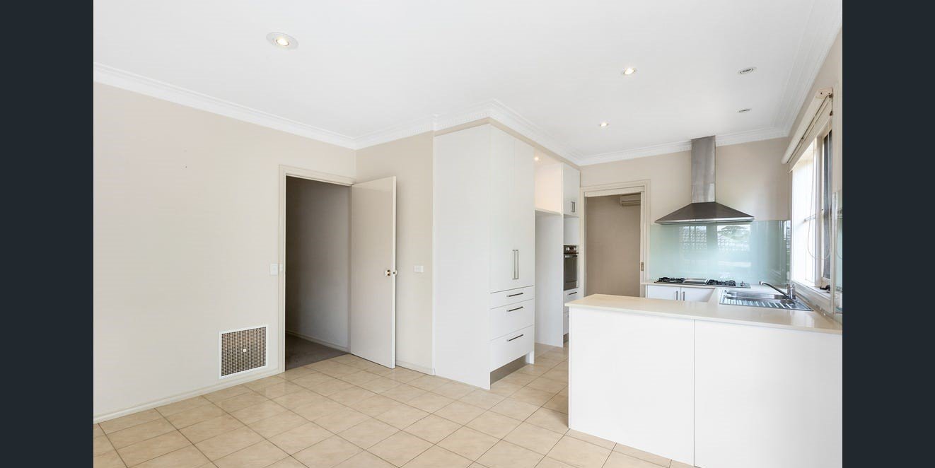 2/111 Balwyn Road, Balwyn image 4