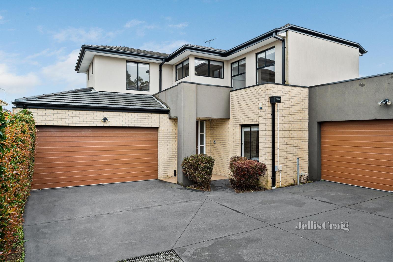 2/111 Blackburn Road, Mount Waverley image 1