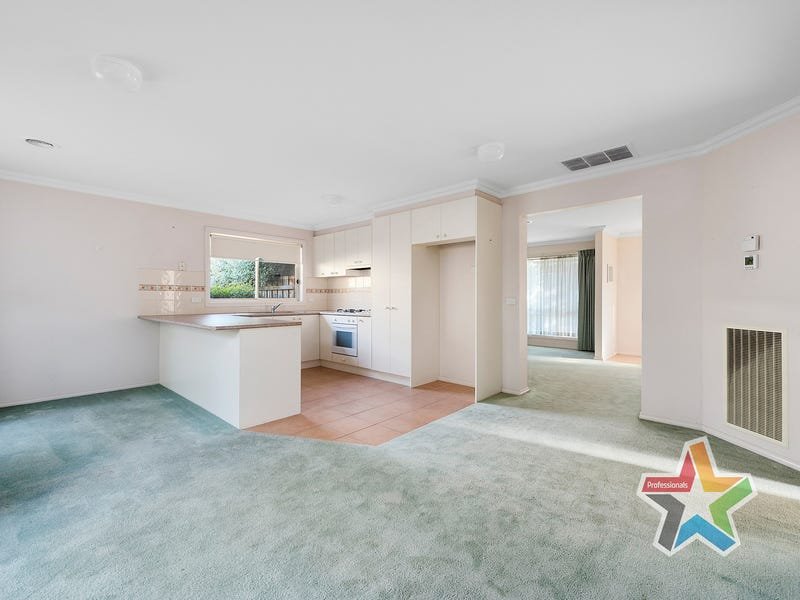 2/111 Colchester Road, Kilsyth image 4