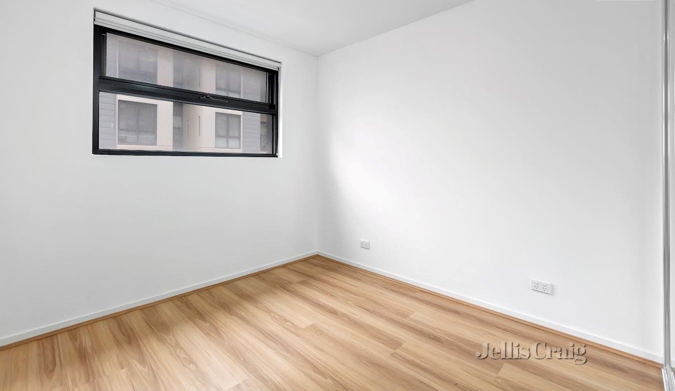 211/2 Olive York Way, Brunswick West image 5