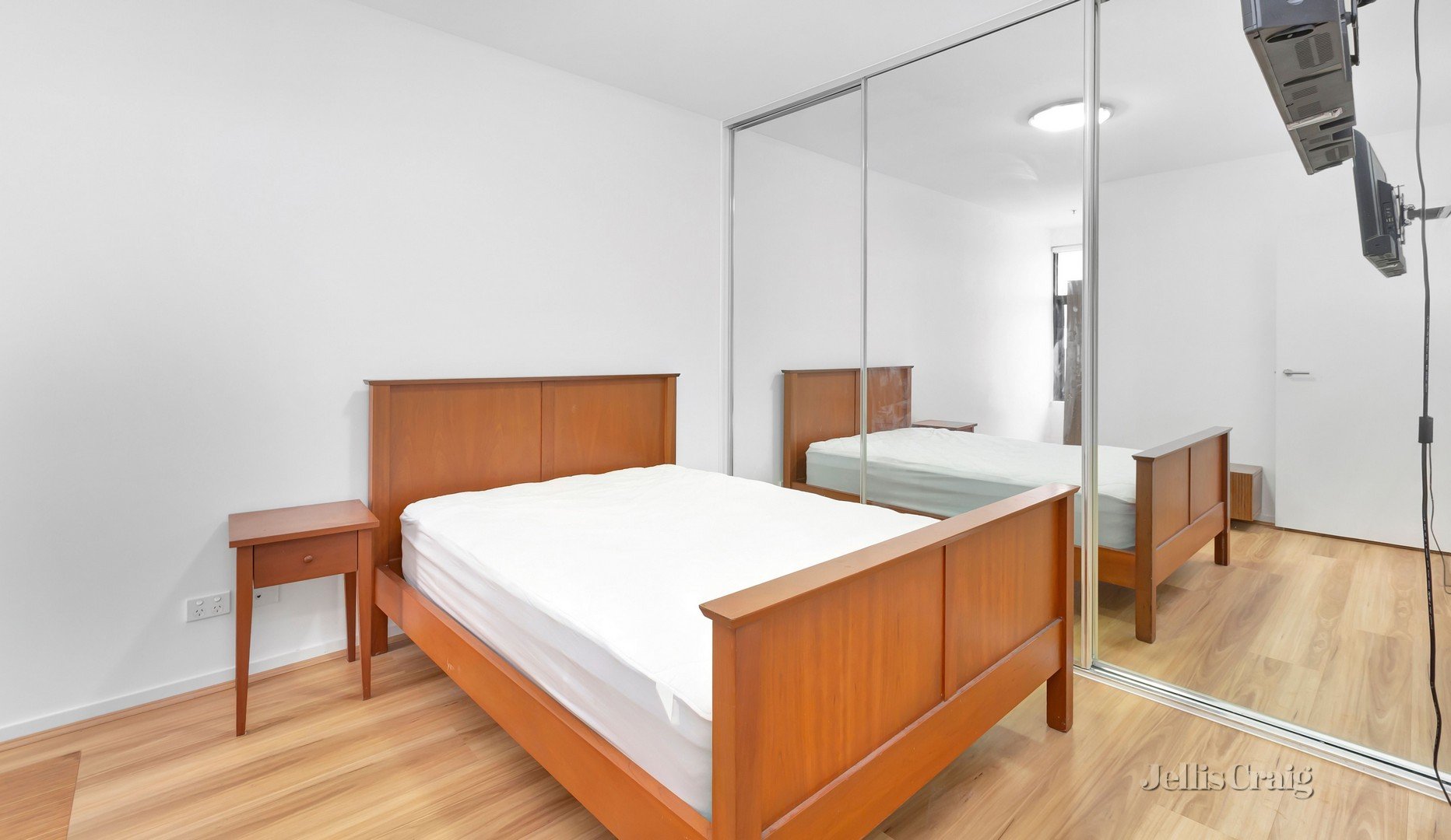 211/2 Olive York Way, Brunswick West image 4