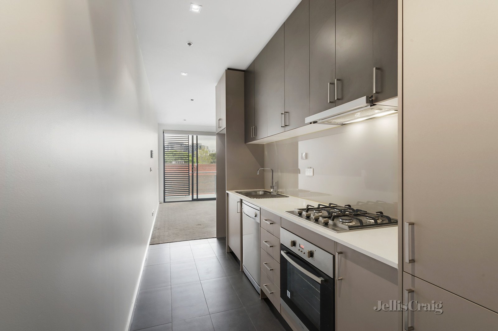 211/25 Byron Street, North Melbourne image 3