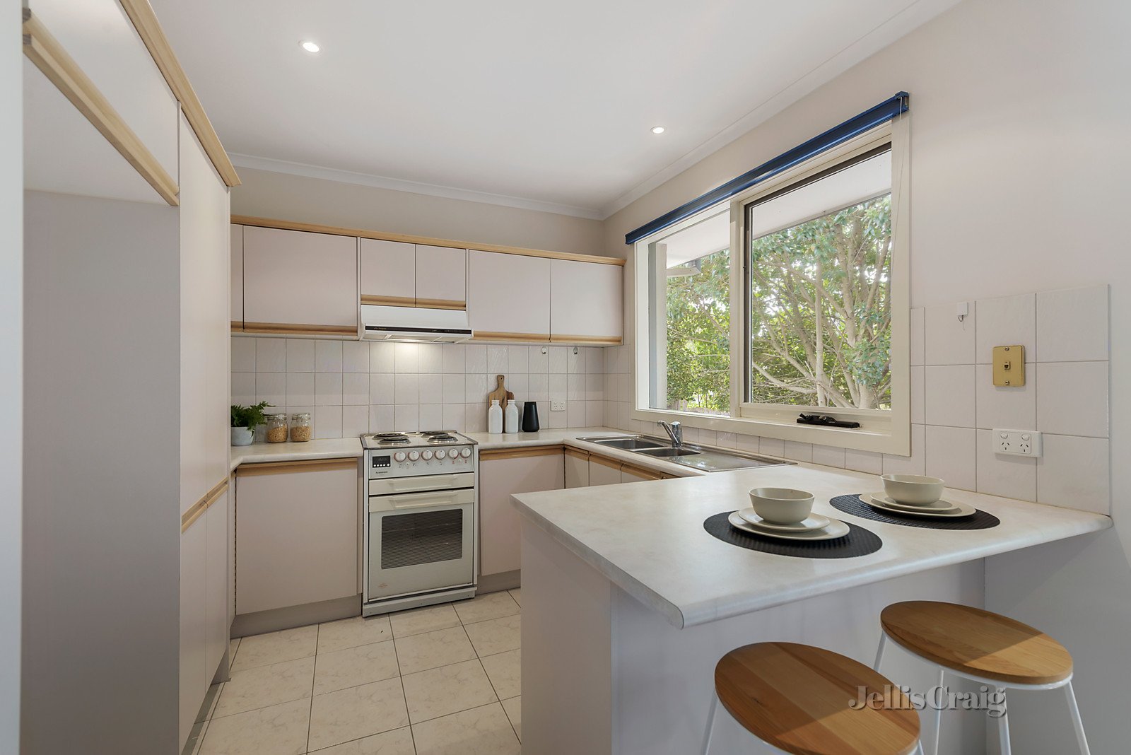 2/112a Severn Street, Box Hill North image 3