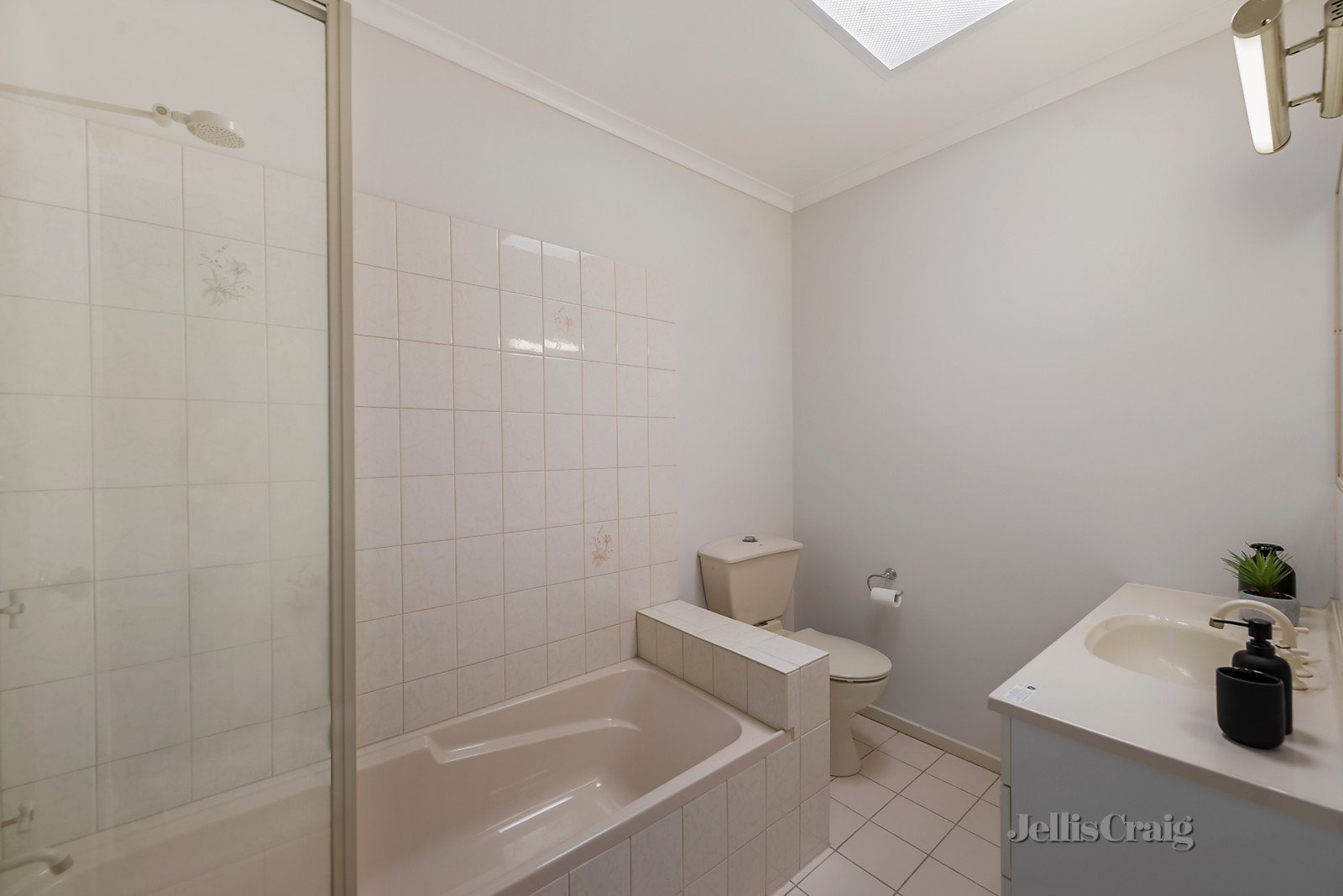 2/112a Severn Street, Box Hill North image 8