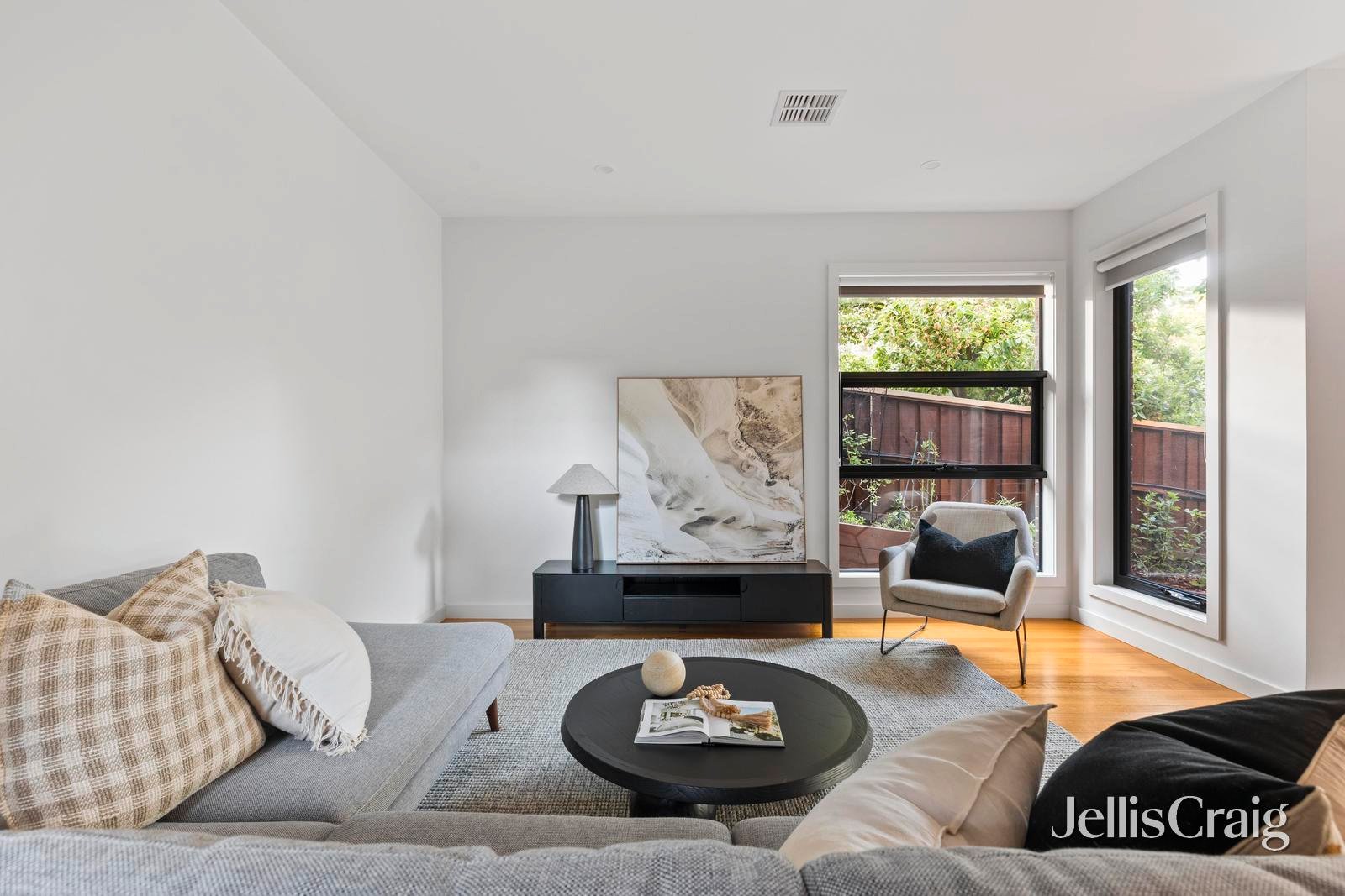 2/113 Rattray Road, Montmorency image 2