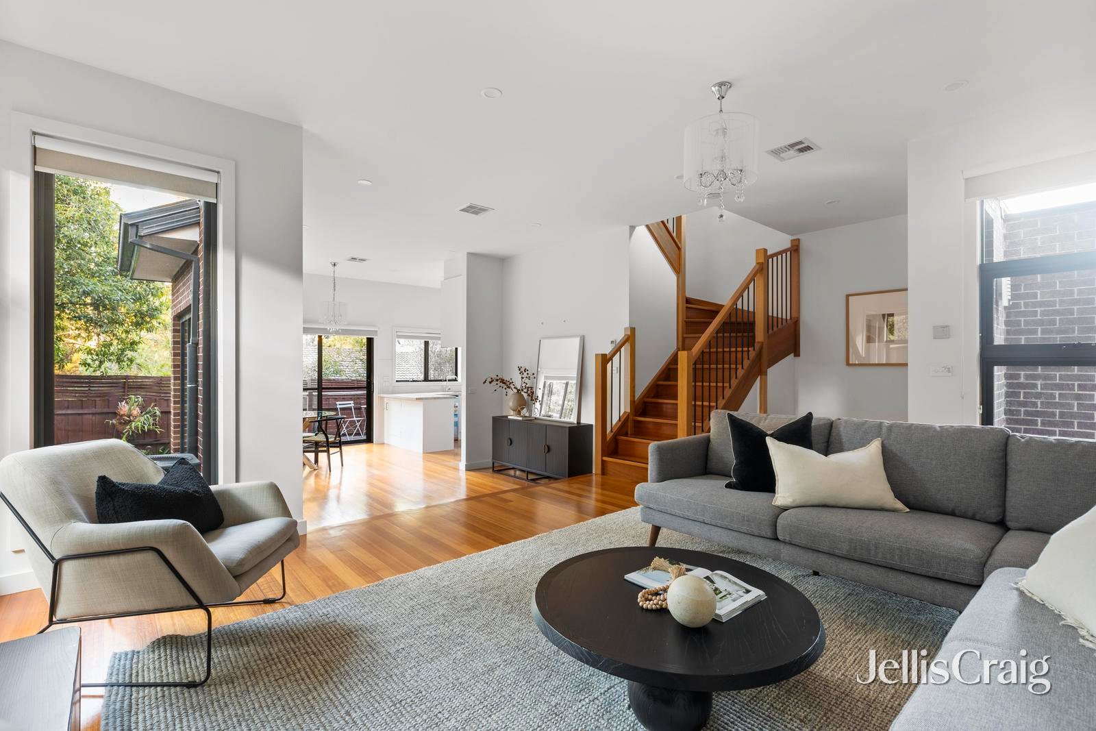 2/113 Rattray Road, Montmorency image 3