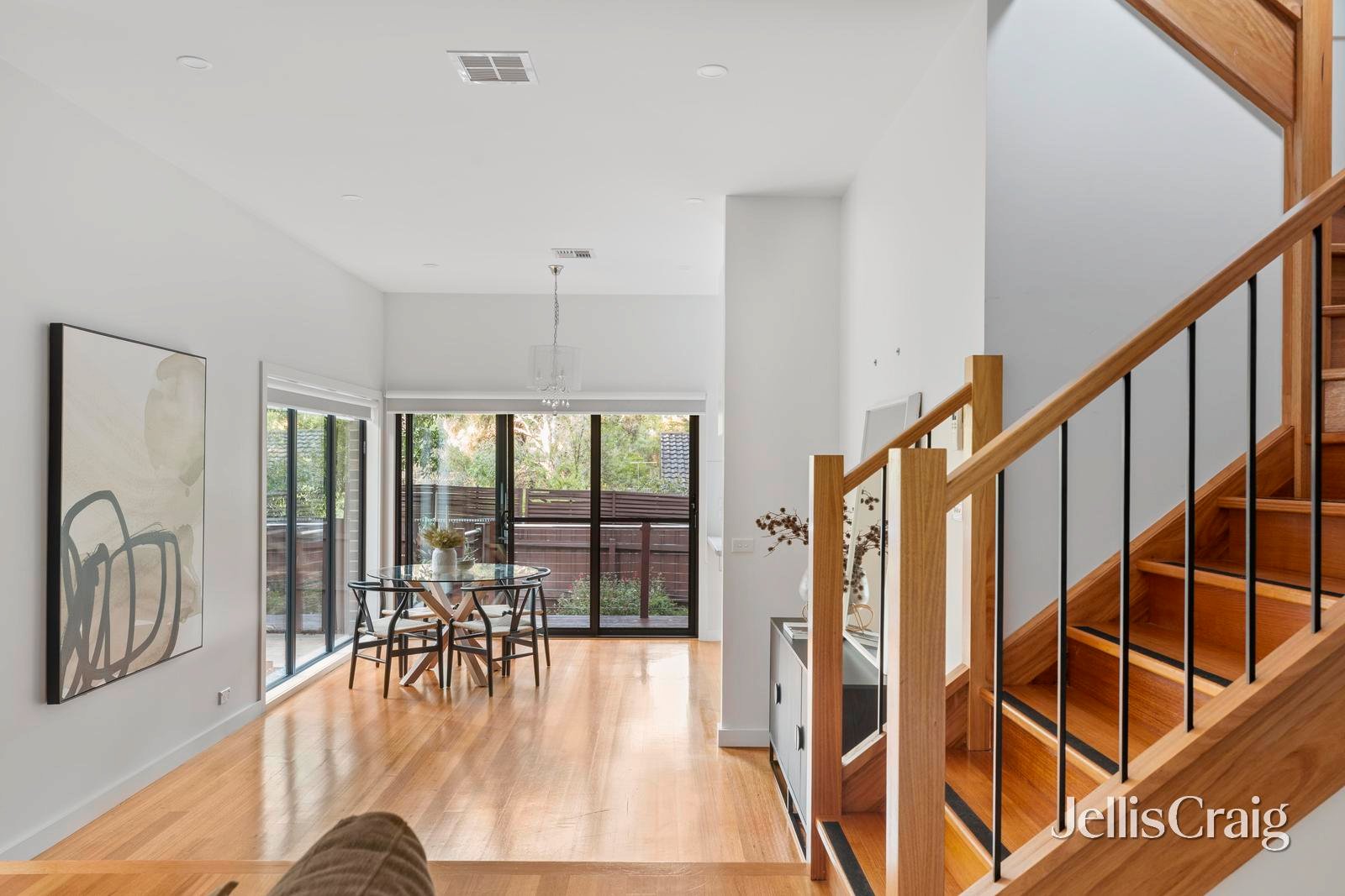 2/113 Rattray Road, Montmorency image 4