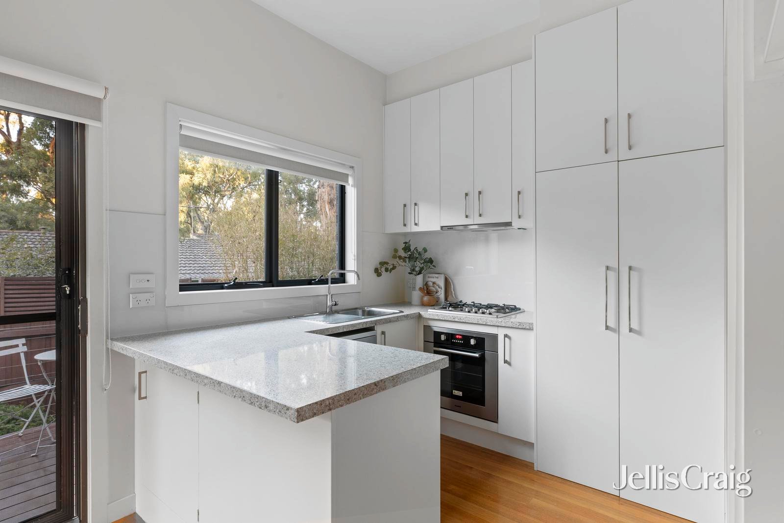 2/113 Rattray Road, Montmorency image 5