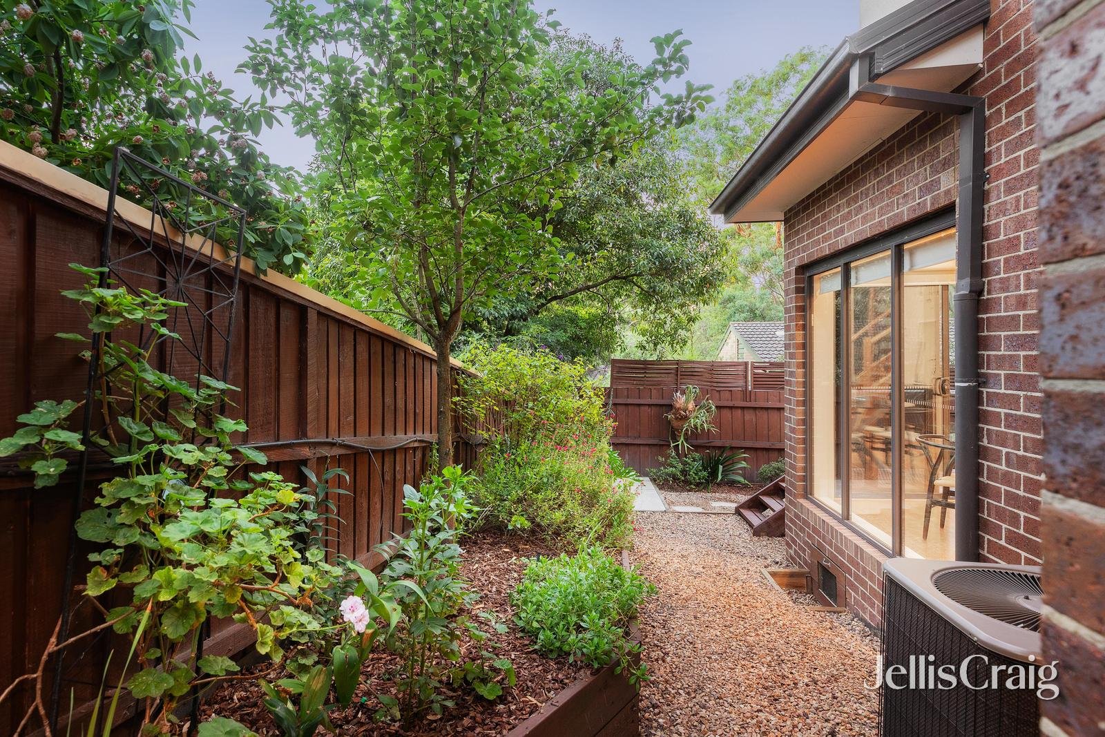 2/113 Rattray Road, Montmorency image 13