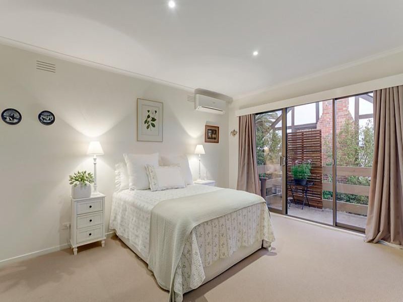 2/113 Wellington Street, Kew image 3