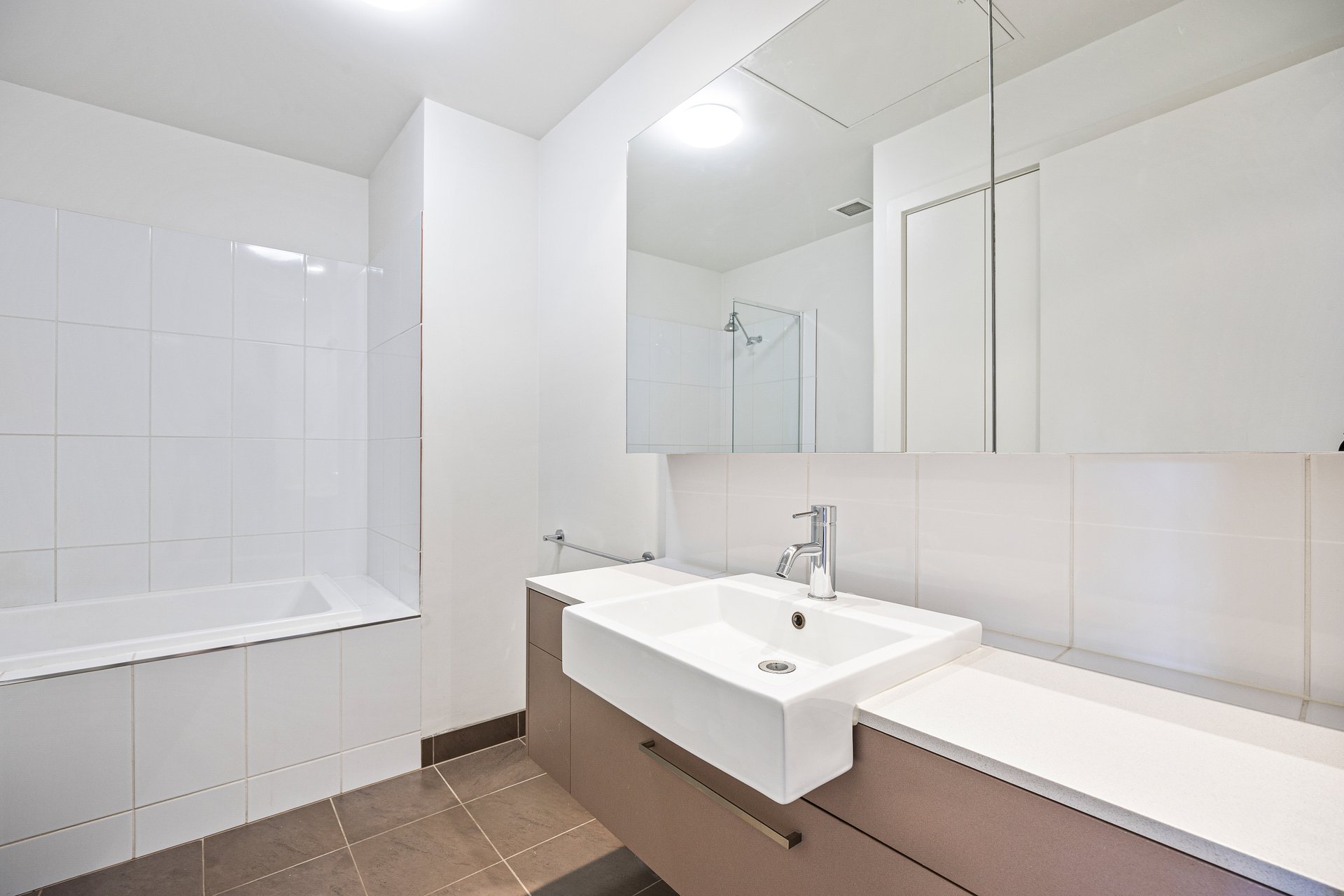 211/300 Middleborough Road, Blackburn image 6