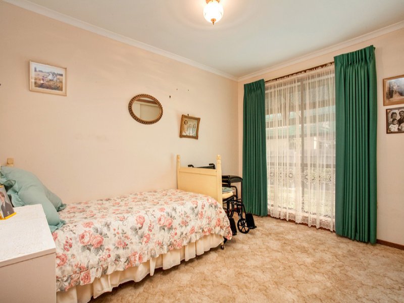 2/114 Hogans Road, Hoppers Crossing image 6