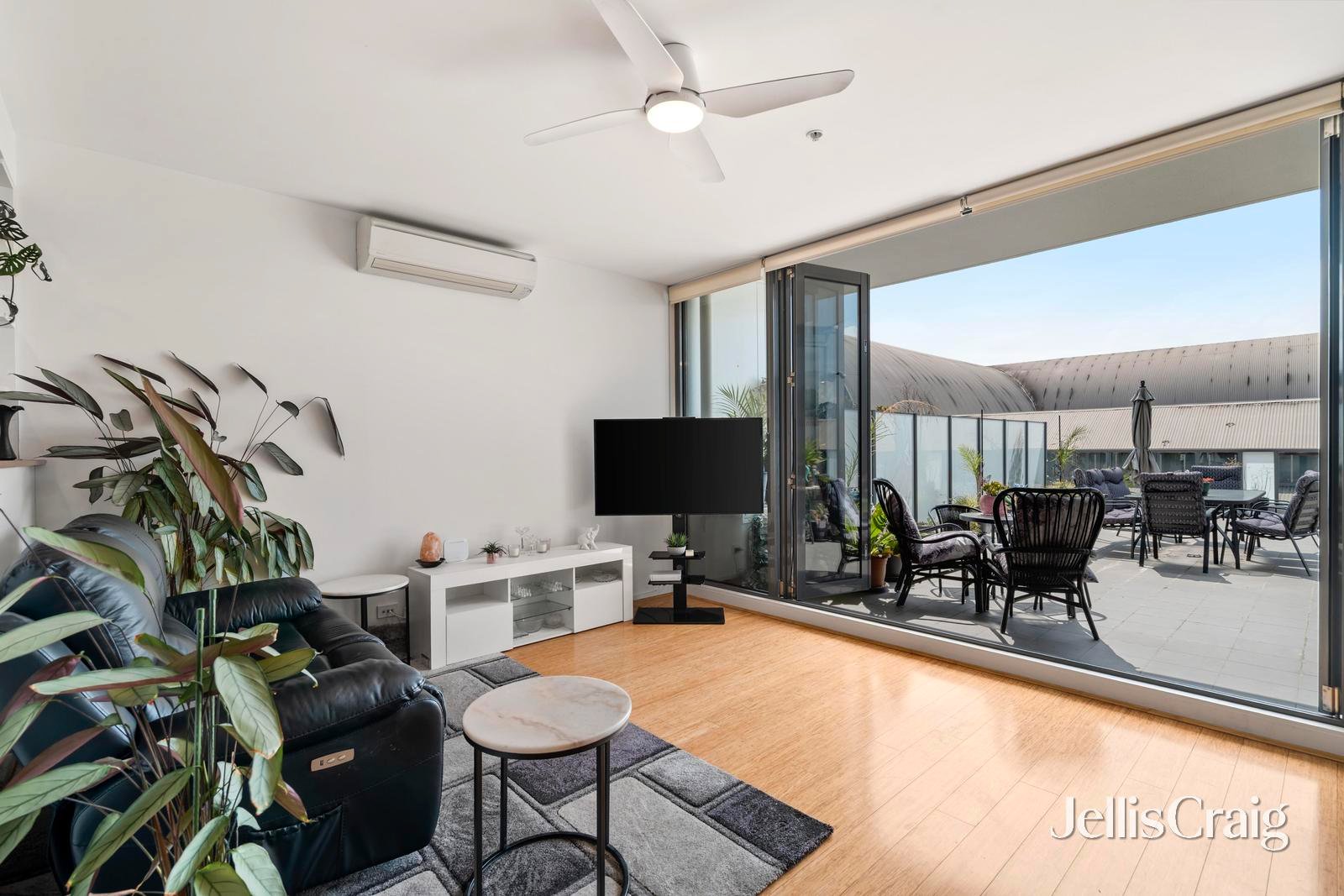 211/40 Burgundy Street, Heidelberg image 1