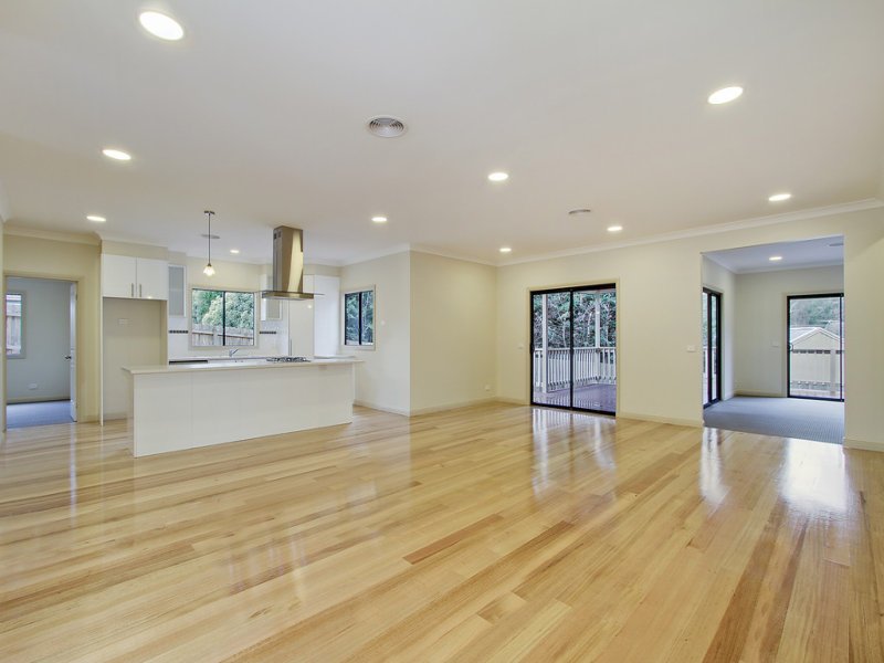 2/115 Mount View Parade, Croydon image 4