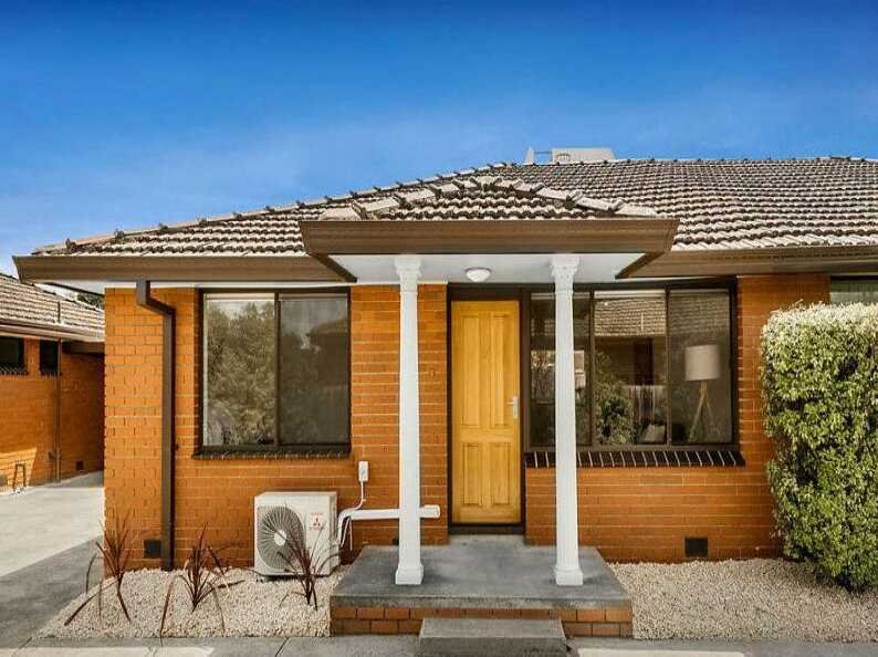 2/115 Warrigal Road, Oakleigh image 1