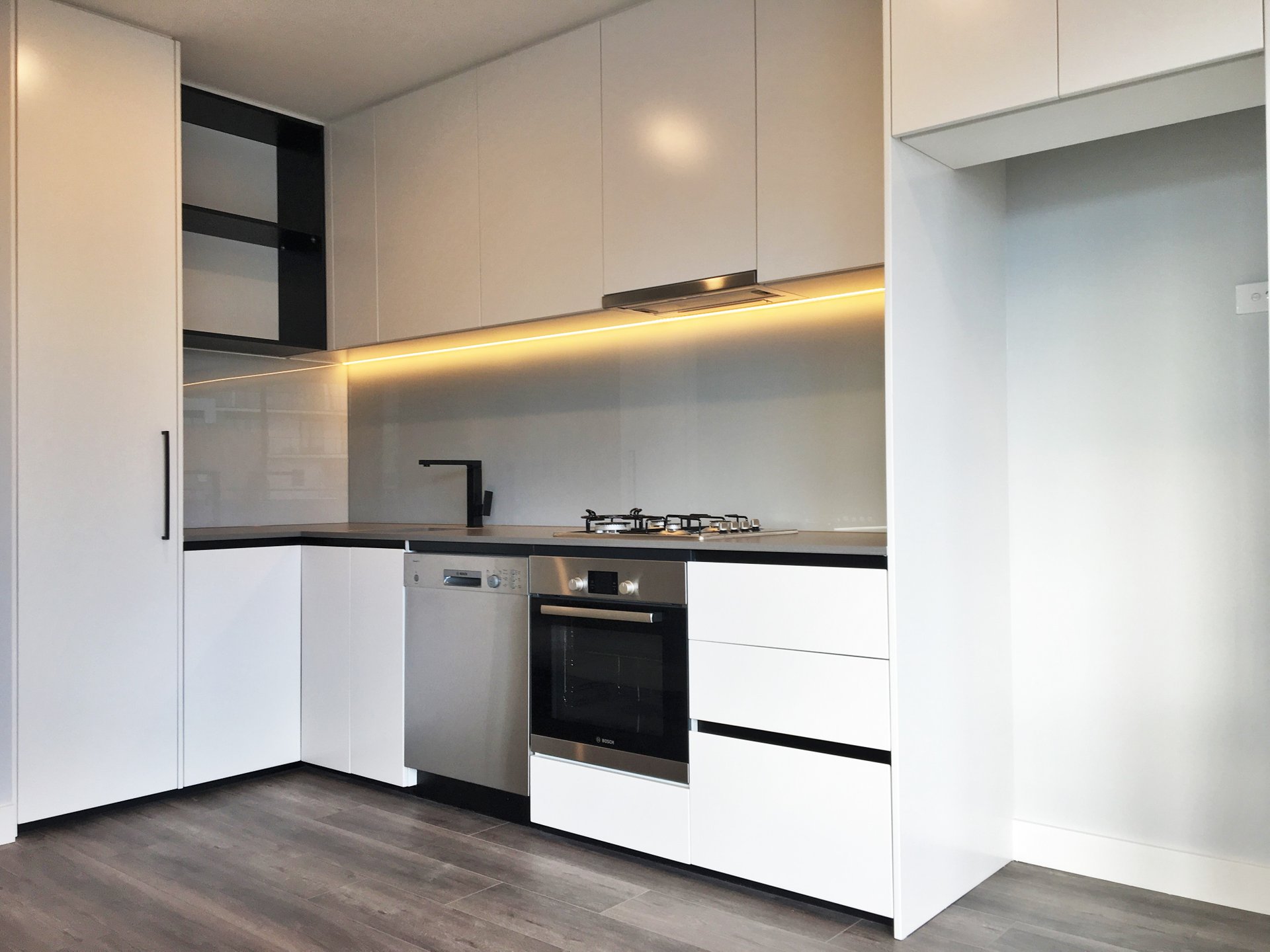 211/55 Railway Road, Blackburn image 4