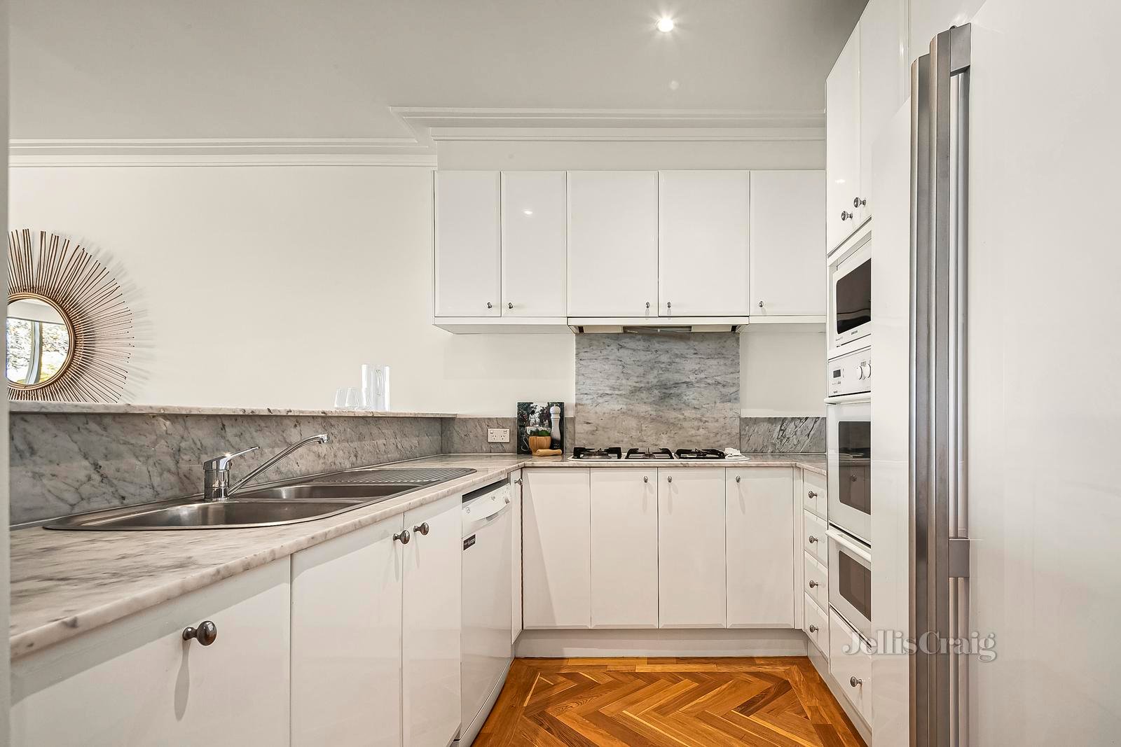 21/156 Beaconsfield Parade, Albert Park image 4