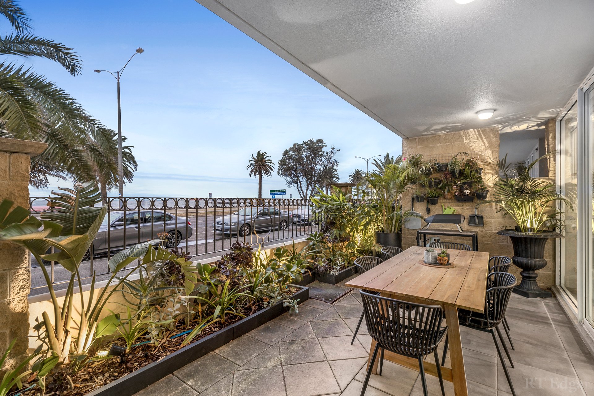 21/156 Beaconsfield Parade, Albert Park image 2