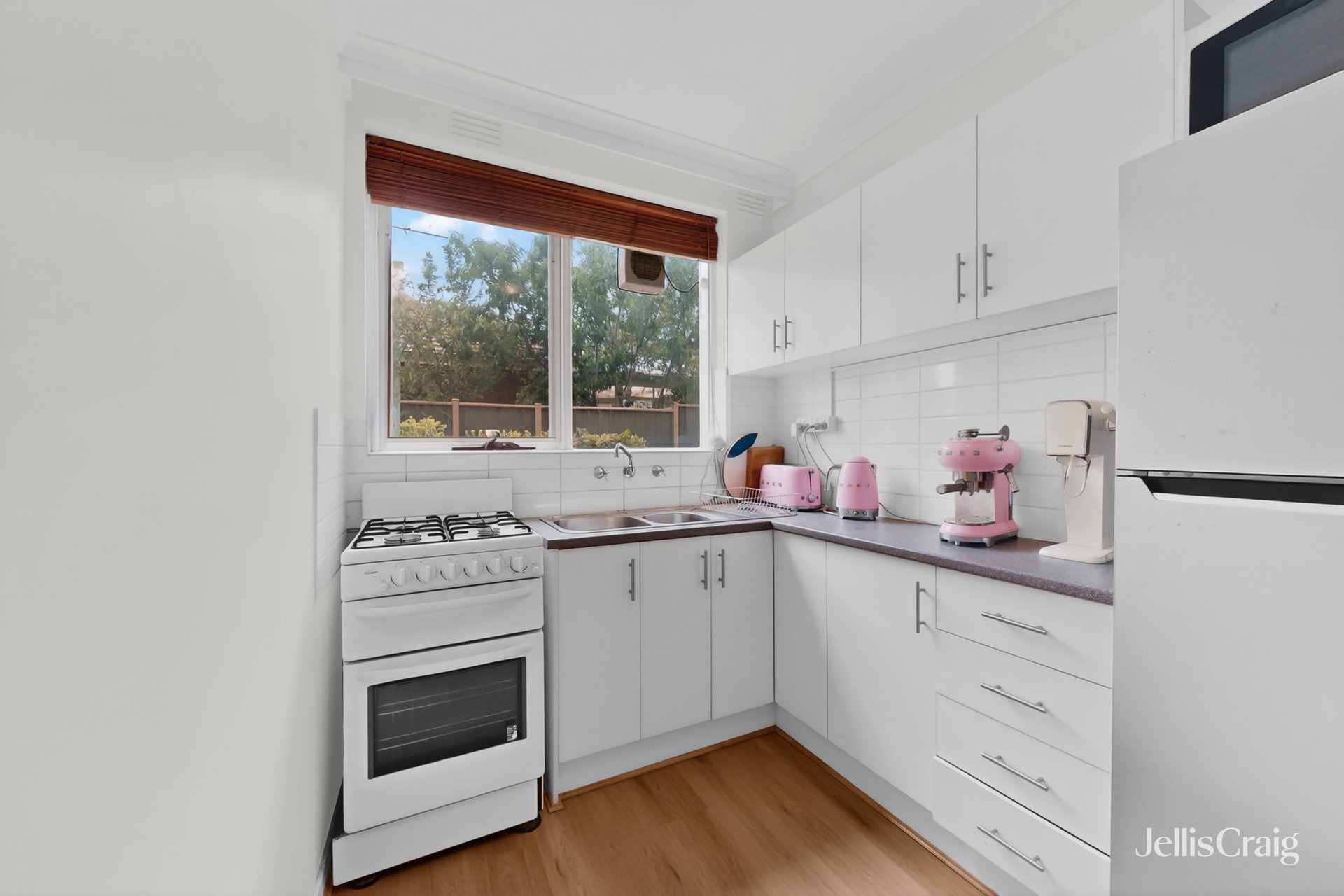 2/116 Ascot Vale Road, Flemington image 2