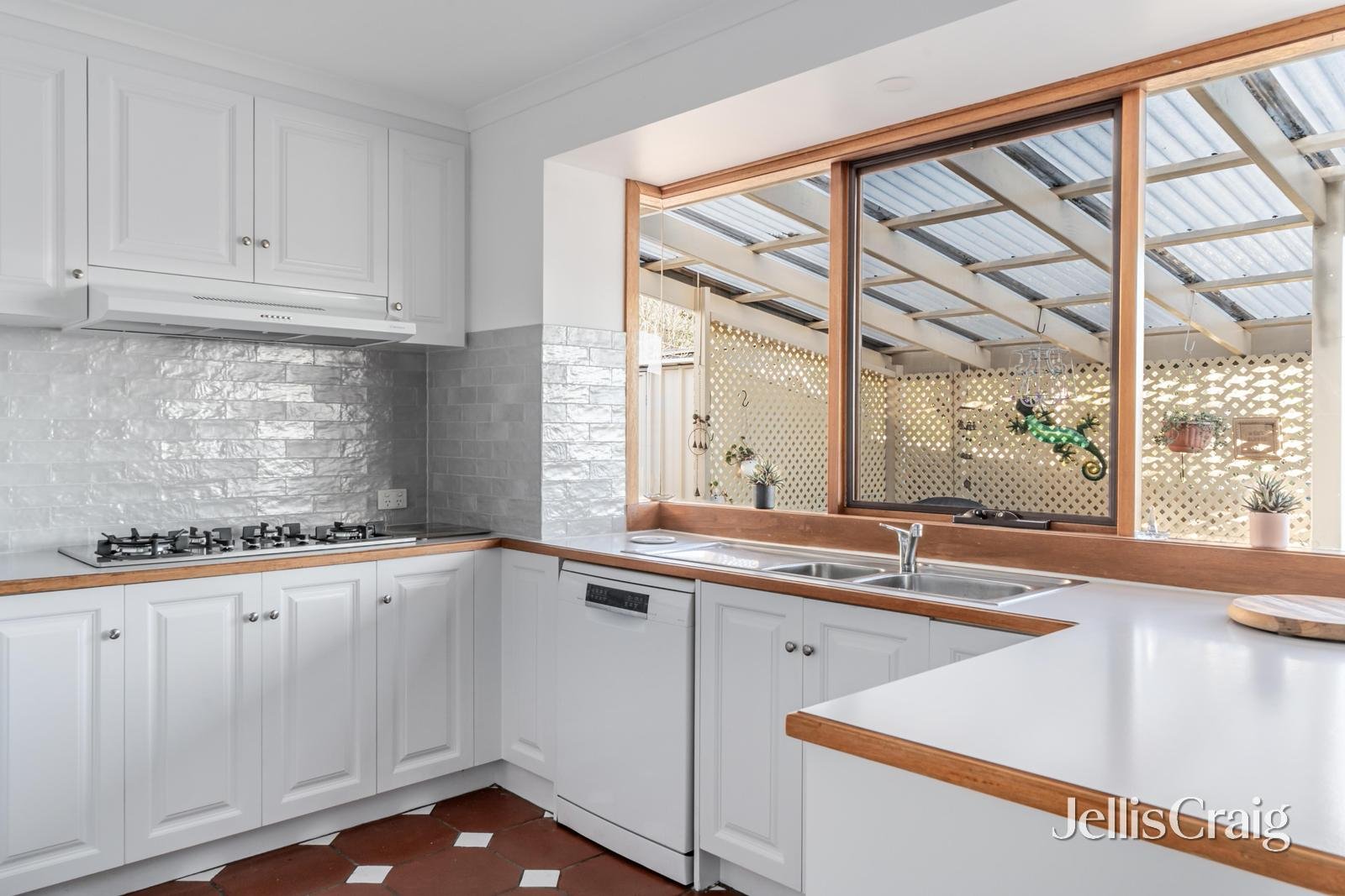 2/116 Bridge Street, Eltham image 5