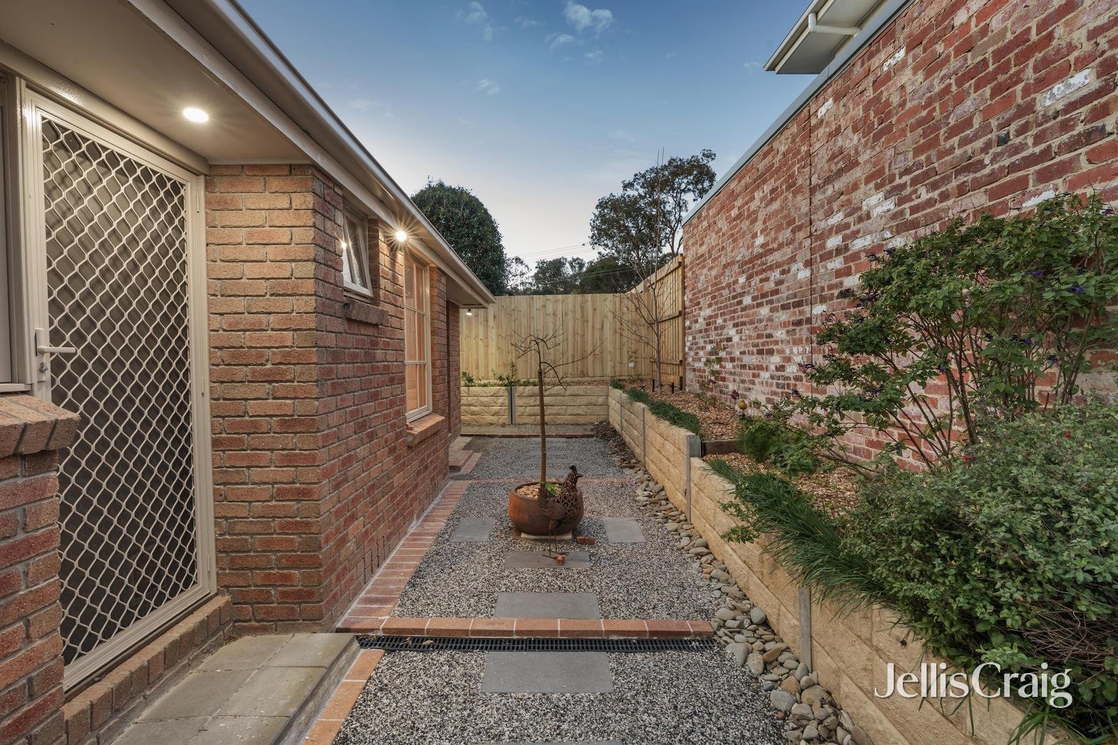 2/116 Bridge Street, Eltham image 10