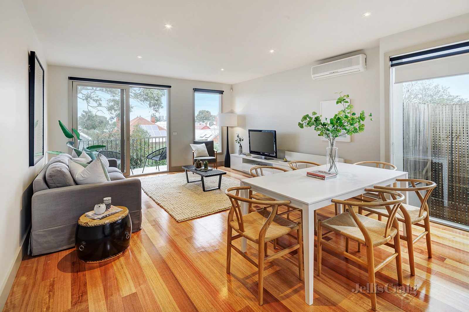 2/116 Clarke Street, Northcote image 2