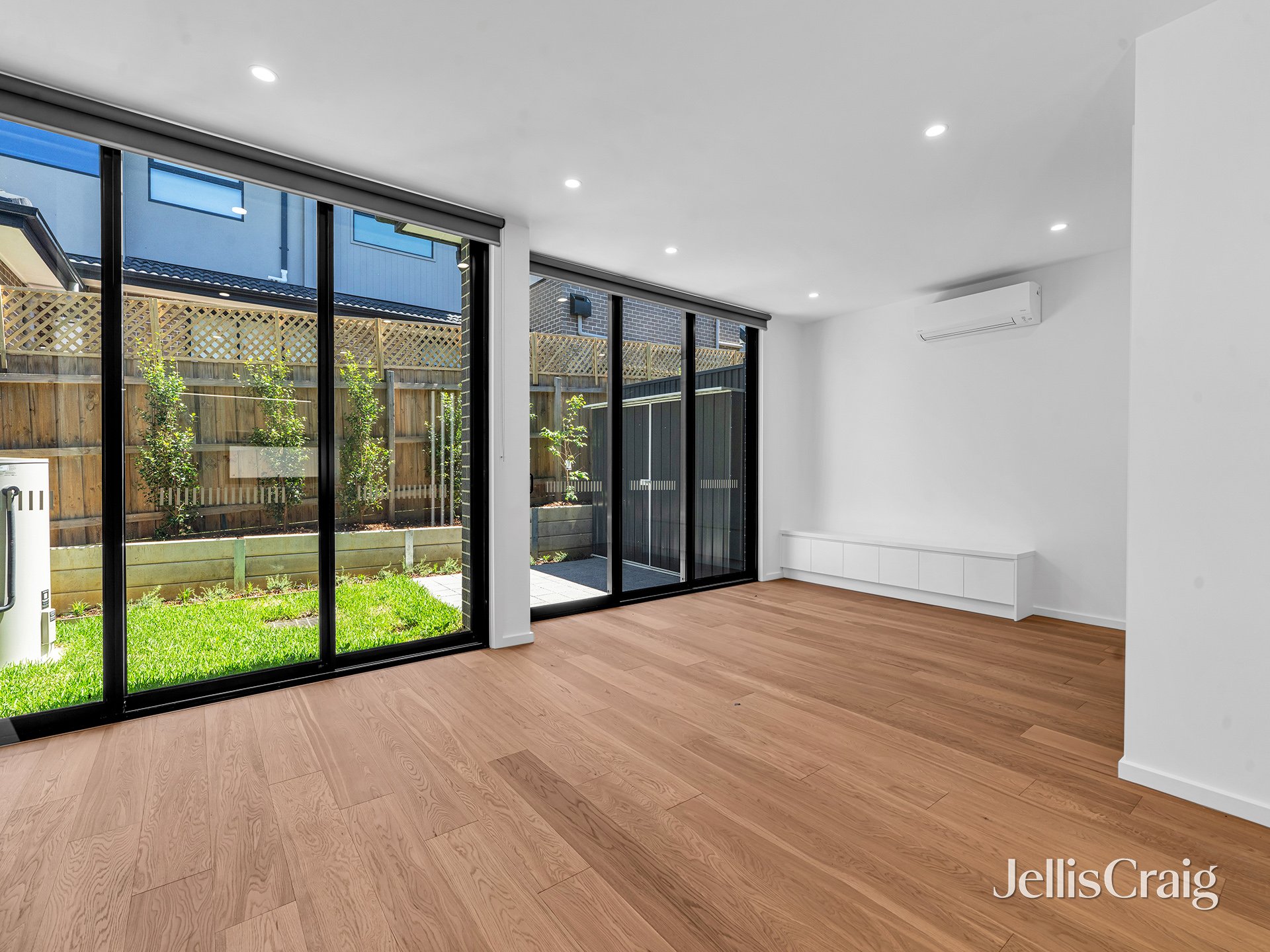 2/117 Coleman Parade, Glen&nbsp;Waverley image 2
