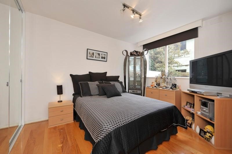 2/117 Victoria Road, Hawthorn East image 2