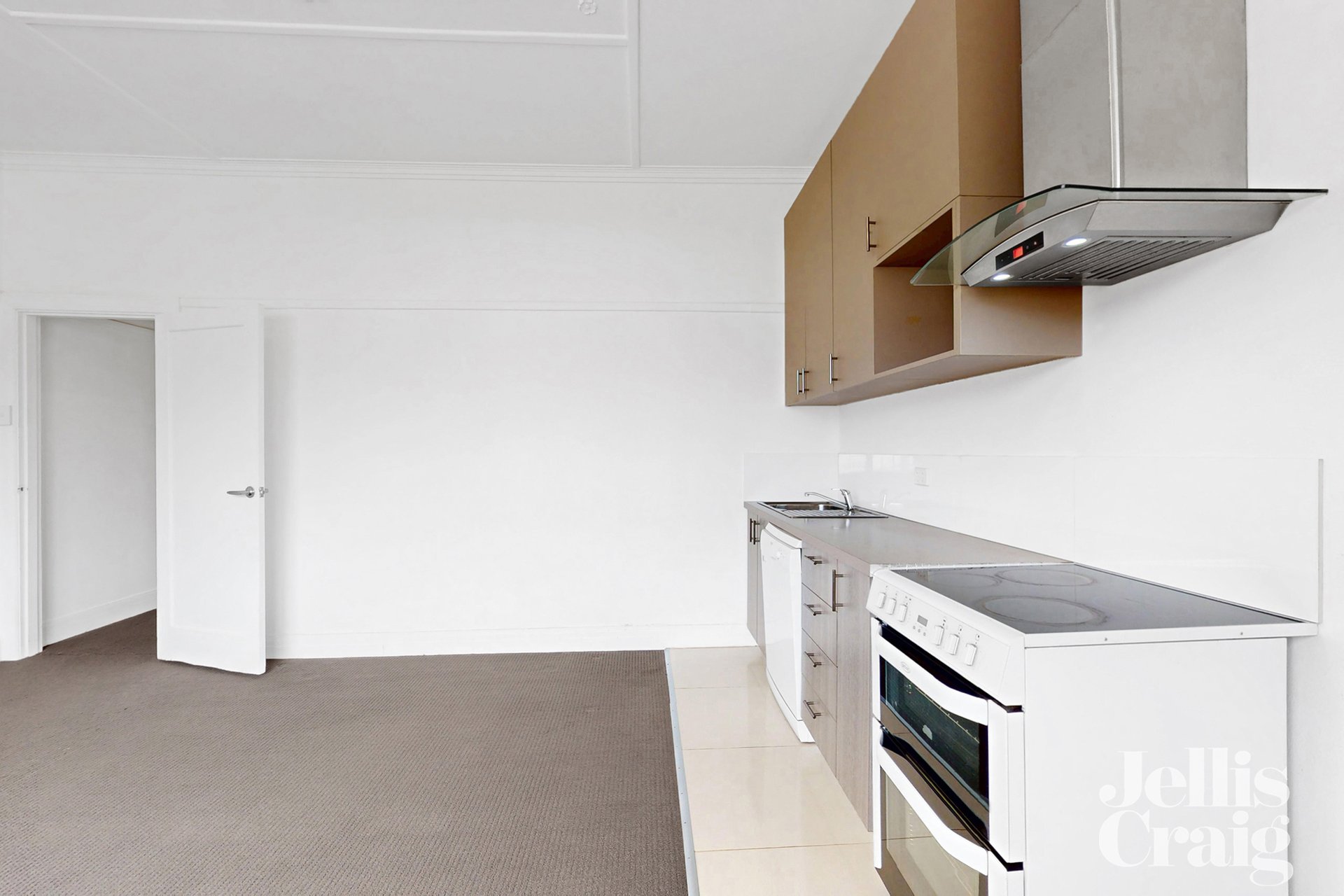2/117 Whitehorse Road, Deepdene image 3