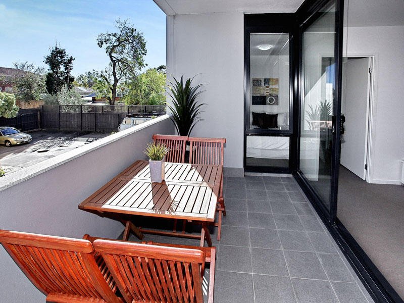 211/95 Ormond Road, Elwood image 2