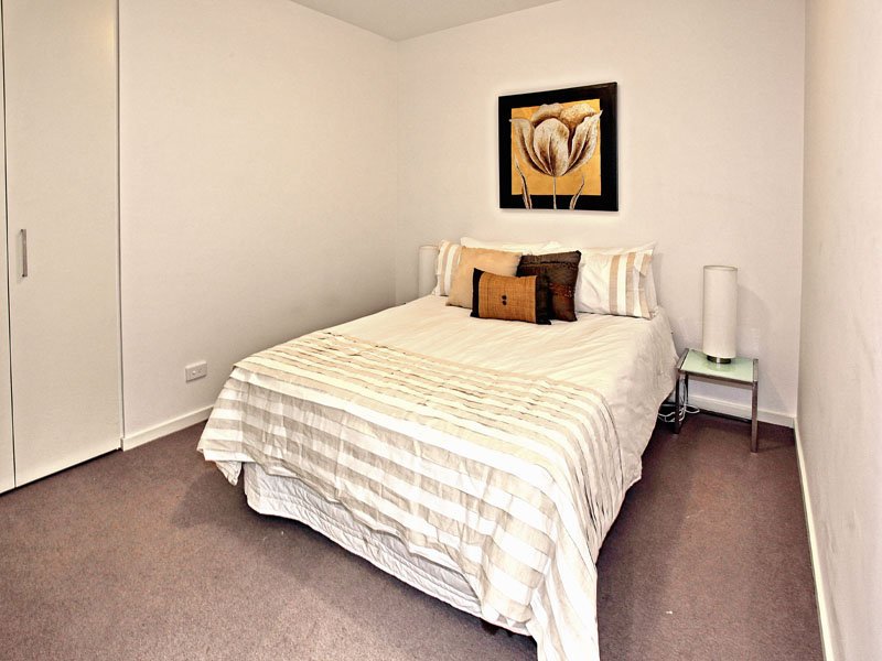 211/95 Ormond Road, Elwood image 8