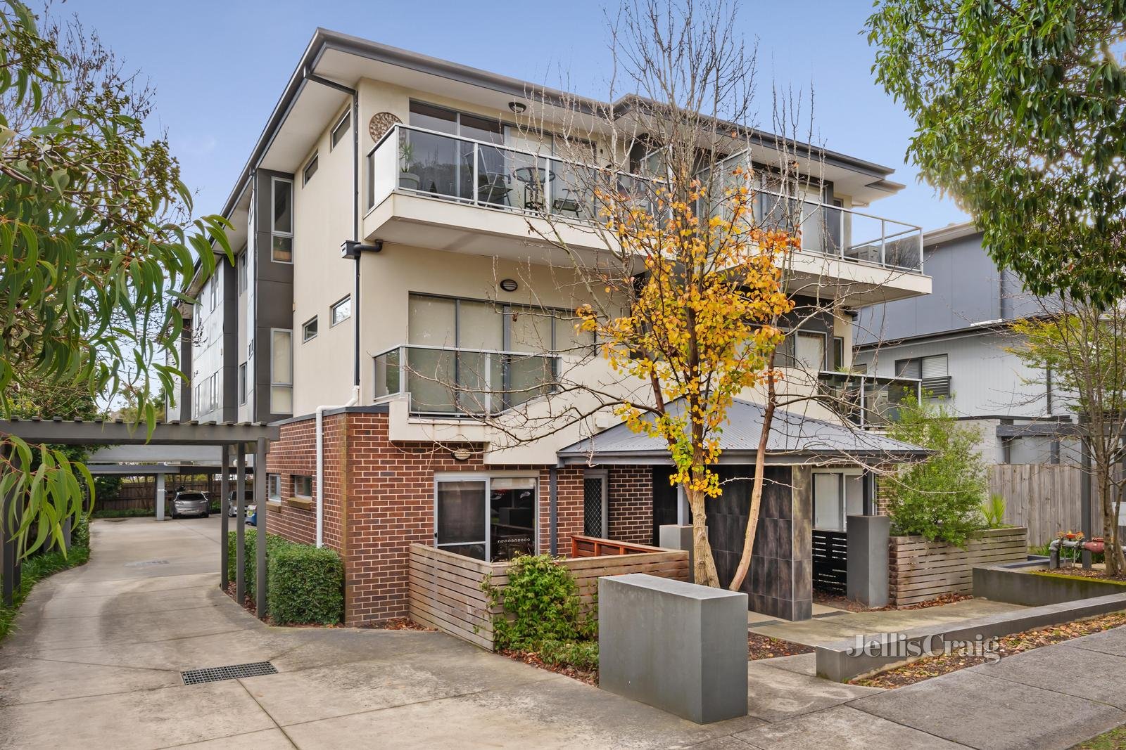 2/12 Alfrick Road, Croydon image 1