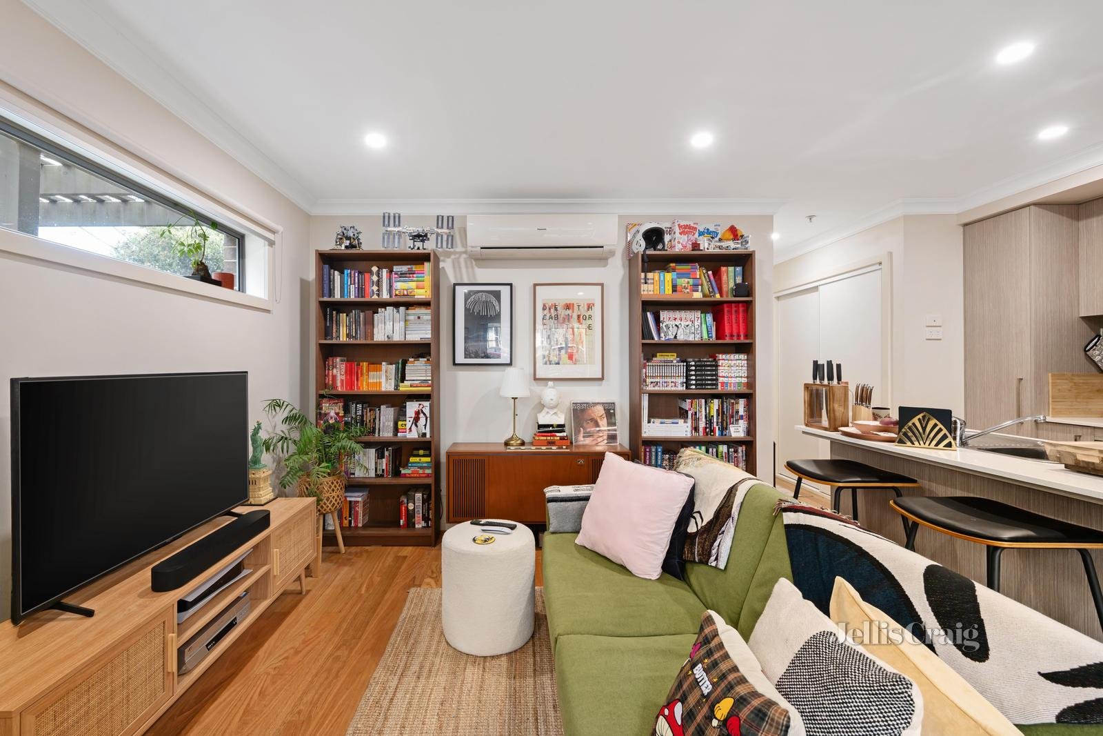 2/12 Alfrick Road, Croydon image 2