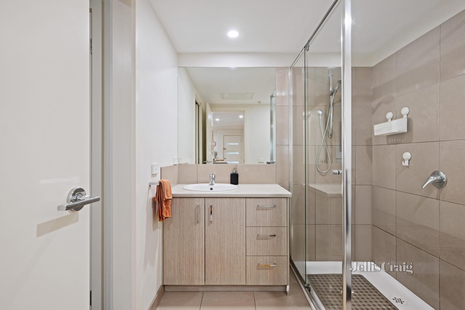 2/12 Alfrick Road, Croydon image 7