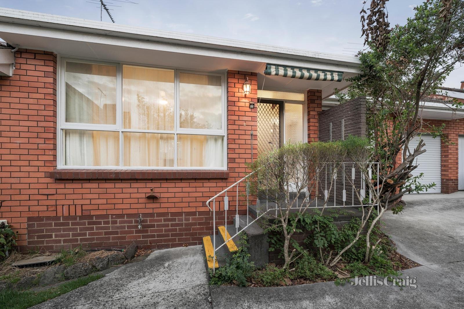 2/12 Allambee Avenue, Camberwell image 2