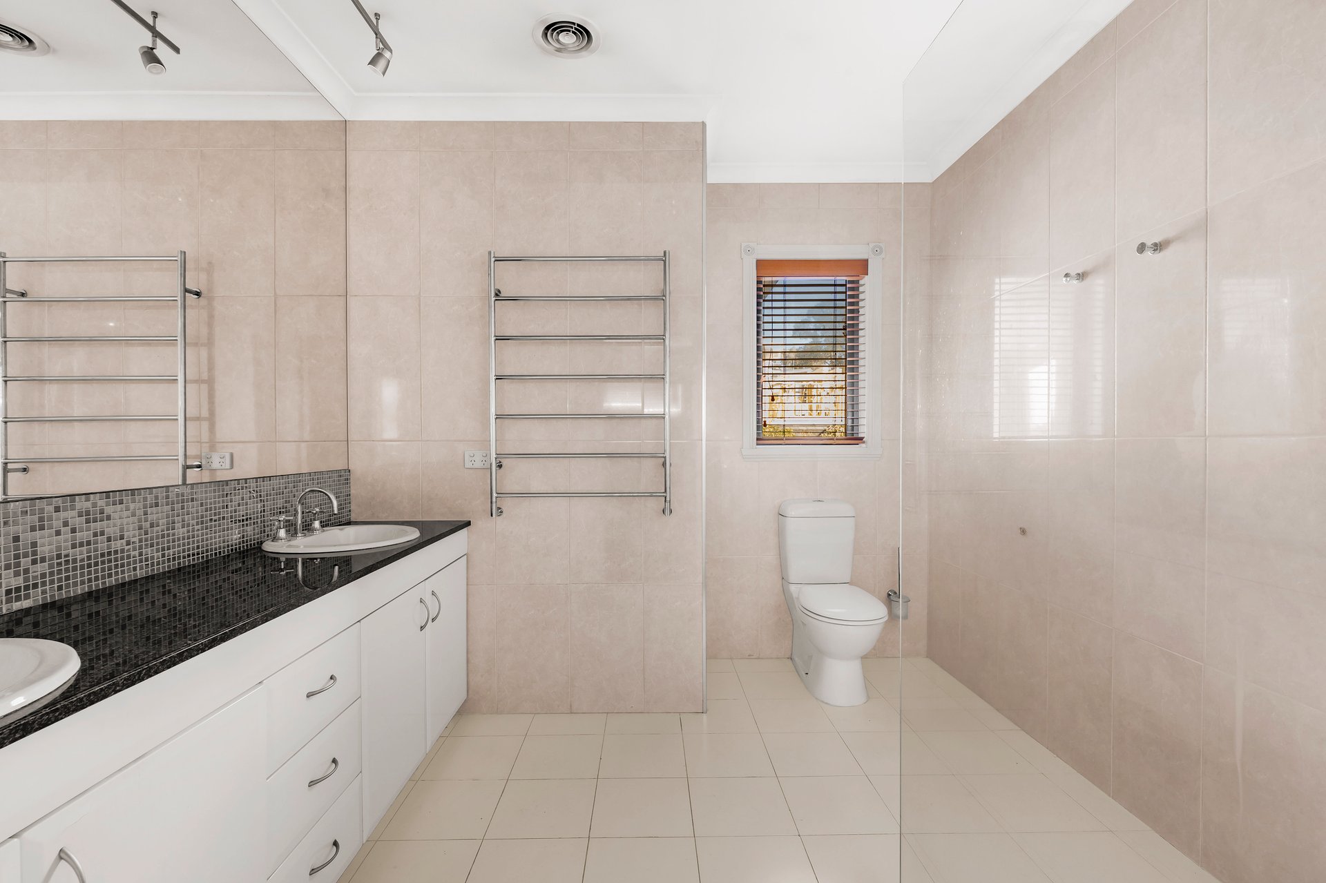 2/12 Ashford Street, Templestowe Lower image 8